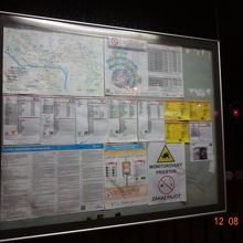 バス停にある時刻表や説明。便利でわかりやすいです。
