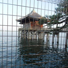 お寺の脇道から