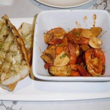 ガンバスは、海老をガーリックオイルで炒めて味はピリ辛