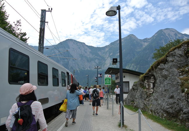 無人駅、券売機やコインロッカーはありません