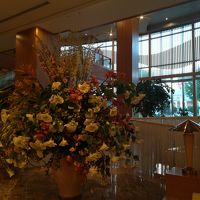 こちらもロビー。豪華です。昭和感は否めませんが。