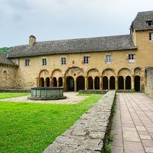 宝物館のある回廊がある建物