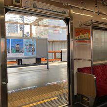 ２両目の車両からみた大井町駅のホーム
