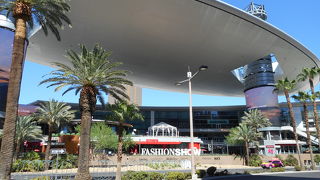 巨大なショッピングモール