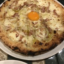 カルボナーラピザ