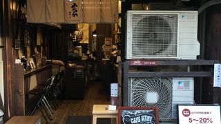 狭いお店です