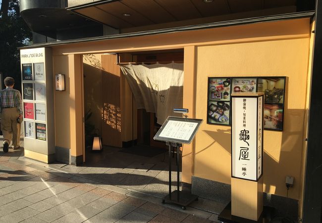 老舗の鰻屋さんのようです