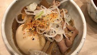 オススメはモツ煮込みの玉子入り