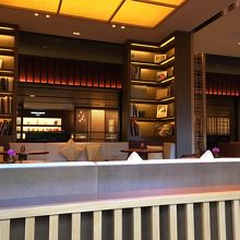 席の間隔がゆったり取られた店内。