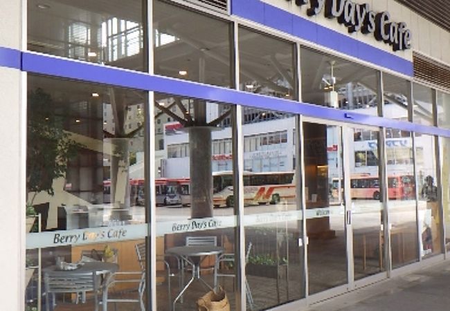 新潟駅にあるカフェ