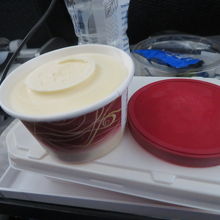 行きも帰りもアイスクリームでました。機内では美味しさアップ