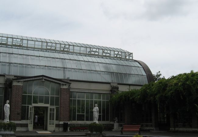 オークドメイン内の植物園