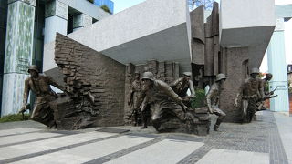 兵士たちの勇ましい碑