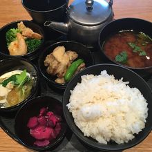 黒玄米か白米が選べます