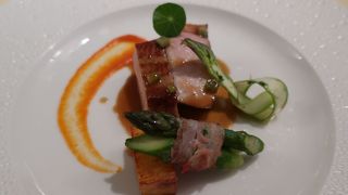 蔦の絡まる一軒家レストラン