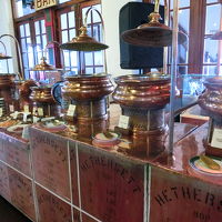 朝から豪華にたくさんのカレー