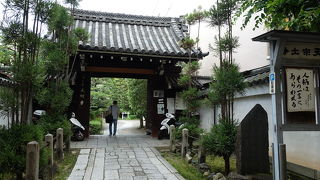 さほど印象に残らない境内