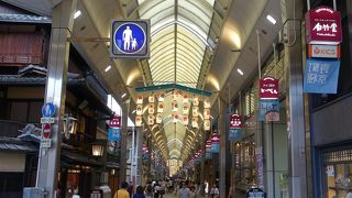 京都らしいアーケード商店街