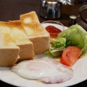 下田鍋田浜にあるローカルのら喫茶店というか、ちょっと別格つぼや