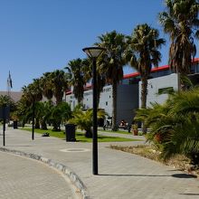 空港ビルの端まで行くと…、