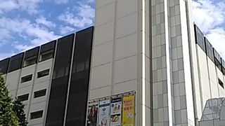 (フォーラス)昔からファッションビルで有名ですが、最近は地下一階にはHIS 、二階にはスタバも入っています。