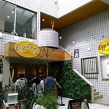 一昨年の12月オープンしたエッグスンシングス、まだ行列です