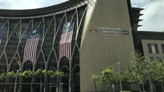 独立記念日に向けマレーシア国旗が掲げられていました。