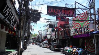 昼間は閑散としていました