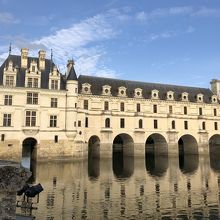 水面に浮かぶ古城