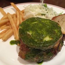 トマトとモッツアレラチーズのハンバーグ