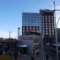 普通のビジネスホテルみたいな外観