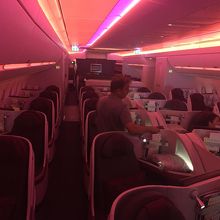 Tehran-Doha はビジネスはガラガラ