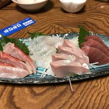 一番左が金目鯛の炙りです