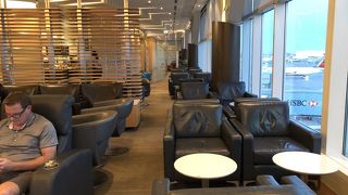 アメリカ行きターミナルにもメープルリーフラウンジ有り