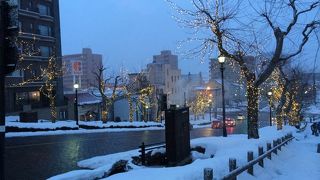 函館で有名な無料スポット　上から見下ろすと海まで見える。