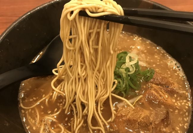 替え玉１回無料のラーメン店