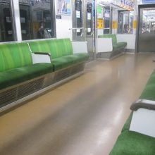深夜22時50分頃、蒲田駅到着直前の車内の様子
