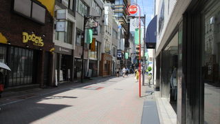 老舗雑貨屋、人気洋菓子店、老舗飲食店が充実してます