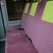 最後部座席の様子