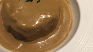 ここだけ行列！大人気のワインバル