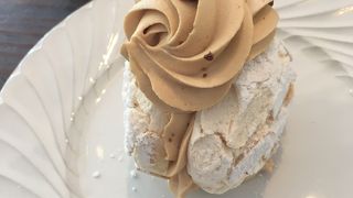 凝ったケーキがたくさんあります