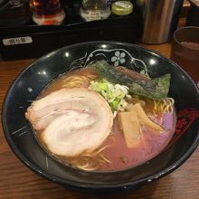 醤油豚骨ラーメン