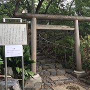 古代の墳墓が都心にある