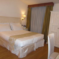 室内はさほど広くありませんがス－ツケ－スは広げられます