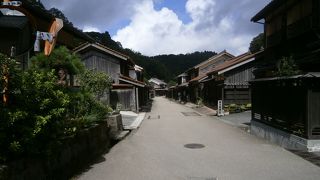 かつて銀山として栄え、今では日本を代表する鉱山遺跡としてユネスコの世界遺産（文化遺産）への登録された