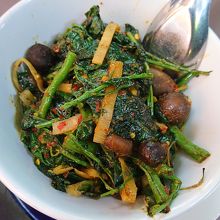 生ふくろ茸と青菜の炒め物