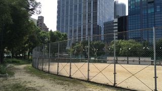 目の前にはシンフォニーホール。