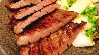 厚切りのボリューム牛たんをカジュアルに