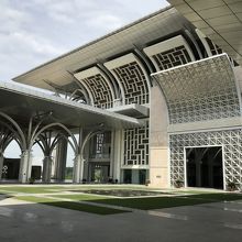 近代的な巨大モスク