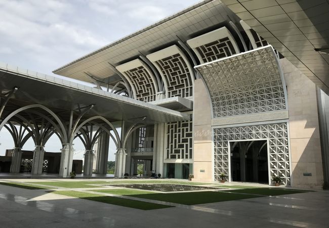 近代的な巨大モスク